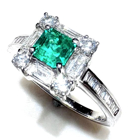 Ring Sommer Woman Classici in White Gold Smeraldo 0.53 Ct SME CT 0.53 DIA CT 0.74 E/VVS - SME CT 0.53 DIA CT 0.74 E/VVS